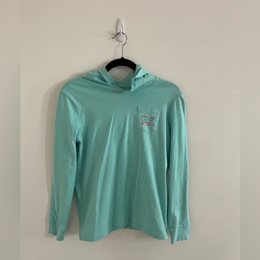 Vineyard Vines longed sleeved hooded shirt